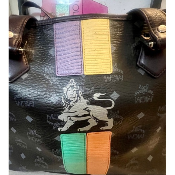 MCM Visetos Princess Lion Tote - Picture 7 of 15